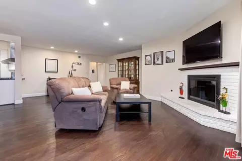 8115 Darby Ave, Reseda, CA 91335 photo 9