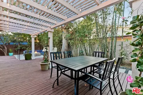 8115 Darby Ave, Reseda, CA 91335 photo 38