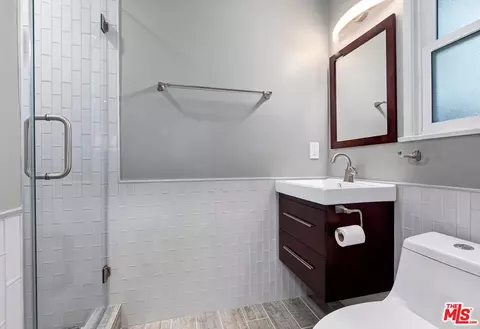 8115 Darby Ave, Reseda, CA 91335 photo 26