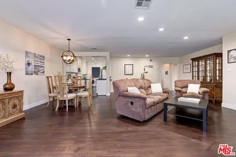 8115 Darby Ave, Reseda, CA 91335 photo 10