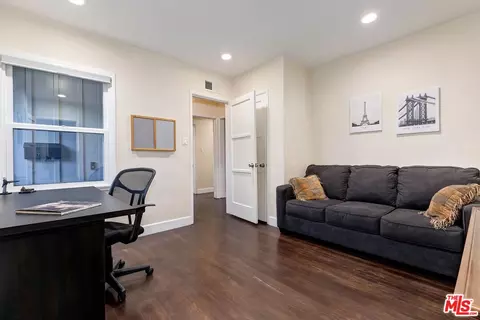 8115 Darby Ave, Reseda, CA 91335 photo 28