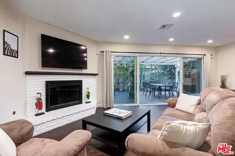 8115 Darby Ave, Reseda, CA 91335 photo 8