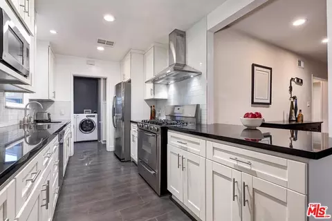 8115 Darby Ave, Reseda, CA 91335 photo 16