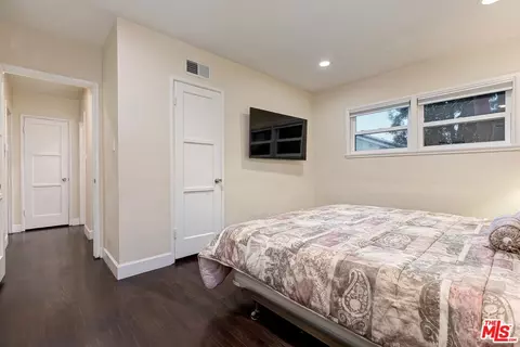 8115 Darby Ave, Reseda, CA 91335 photo 21