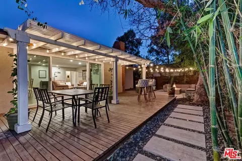 8115 Darby Ave, Reseda, CA 91335 photo 4