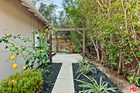 8115 Darby Ave, Reseda, CA 91335 photo 39