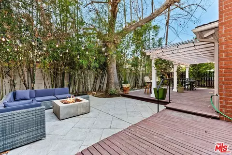 8115 Darby Ave, Reseda, CA 91335 photo 29
