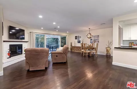 8115 Darby Ave, Reseda, CA 91335 photo 6
