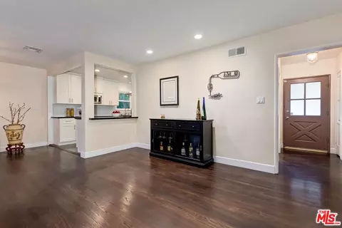 8115 Darby Ave, Reseda, CA 91335 photo 13