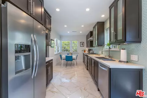 1300 S Tremaine Ave, Los Angeles, CA 90019