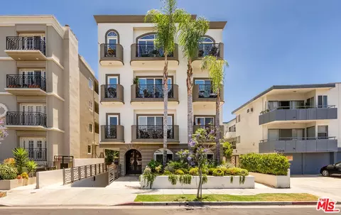 11840 Dorothy St #302, Los Angeles, CA 90049