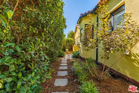 Exterior - 2135 E Orange Grove Blvd, Pasadena, CA 91104 photo 3 of 6