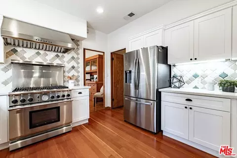 Kitchen - 2135 E Orange Grove Blvd, Pasadena, CA 91104 photo 3 of 4