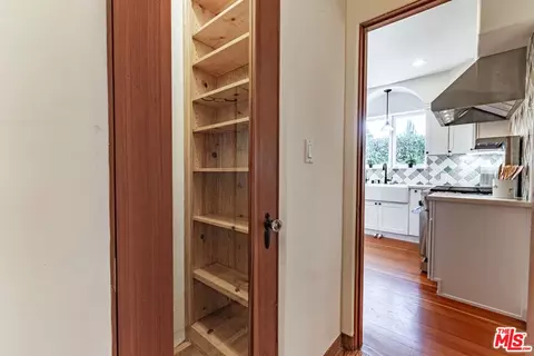 Entry Way - 2135 E Orange Grove Blvd, Pasadena, CA 91104 photo 2 of 2