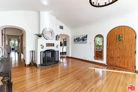 Entry Way - 2135 E Orange Grove Blvd, Pasadena, CA 91104 photo 1 of 2