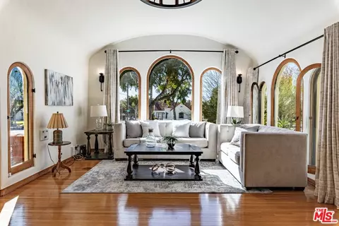 2135 E Orange Grove Blvd, Pasadena, CA 91104