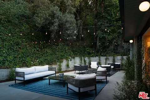 767 Jacon Way, Pacific Palisades, CA 90272