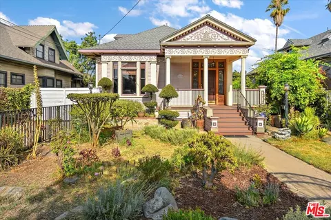 448 N Summit Ave, Pasadena, CA 91103