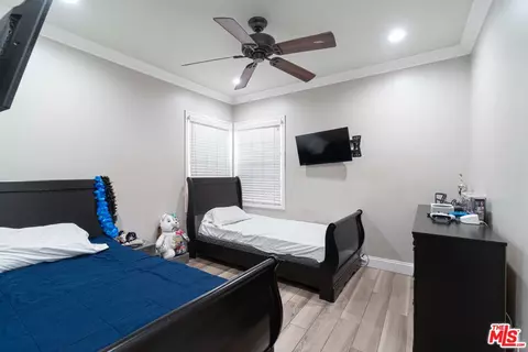 7815 Devenir Ave, Downey, CA 90242 photo 13
