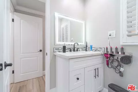 7815 Devenir Ave, Downey, CA 90242 photo 17