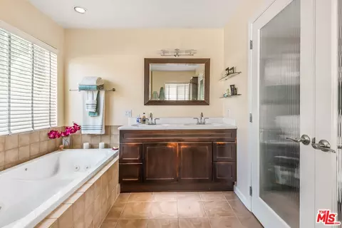 5836 Burnet Ave, Sherman Oaks, CA 91411 photo 14