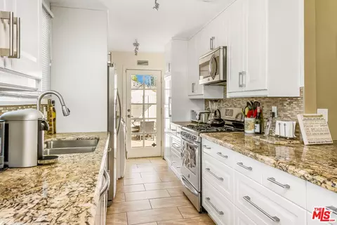 5836 Burnet Ave, Sherman Oaks, CA 91411 photo 8