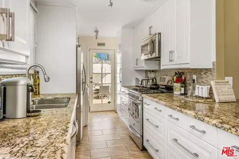5836 Burnet Ave, Sherman Oaks, CA 91411 photo 10
