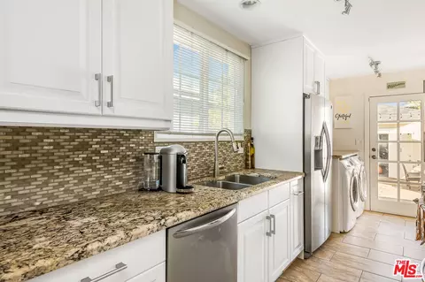 5836 Burnet Ave, Sherman Oaks, CA 91411 photo 9
