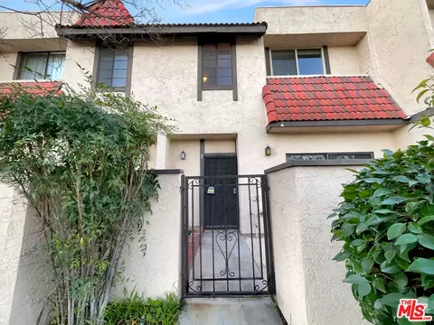 27667 Ironstone Dr #3, Santa Clarita, CA 91387