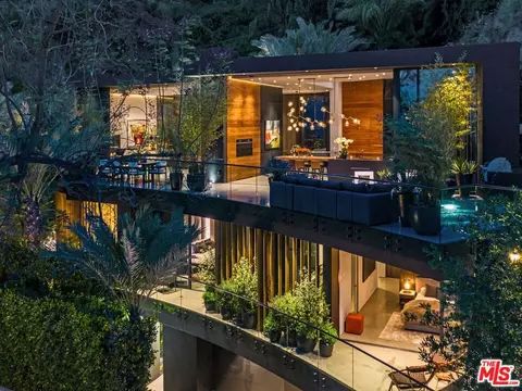 8517 Franklin Ave, Los Angeles, CA 90069