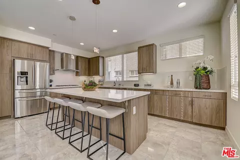 638 N Gramercy Pl, Los Angeles, CA 90004