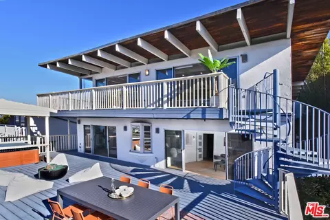3711 Glenridge Dr, Sherman Oaks, CA 91423