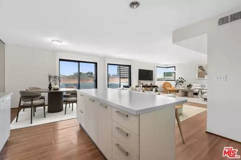 2121 Beloit Ave #302, Los Angeles, CA 90025