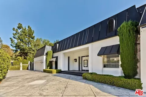 1126 Chantilly Rd, Los Angeles, CA 90077