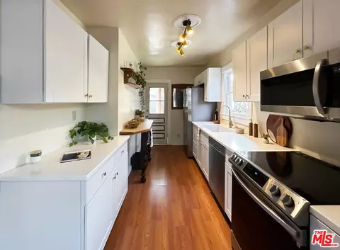 Kitchen - 335 5th Ave, Venice, CA 90291 photo 1 of 3