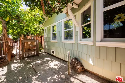 Exterior - 335 5th Ave, Venice, CA 90291 photo 3 of 8