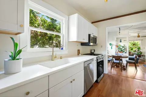 Kitchen - 335 5th Ave, Venice, CA 90291 photo 2 of 3