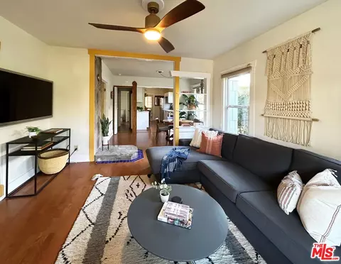 Living - 335 5th Ave, Venice, CA 90291 photo 3 of 5