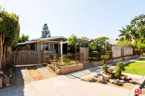 Exterior - 335 5th Ave, Venice, CA 90291 photo 5 of 8