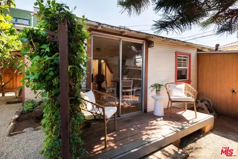 Exterior - 335 5th Ave, Venice, CA 90291 photo 4 of 8