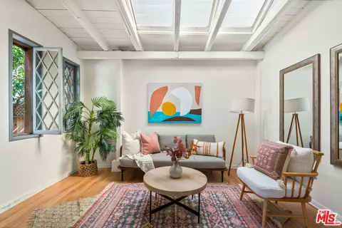 Living - 335 5th Ave, Venice, CA 90291 photo 4 of 5