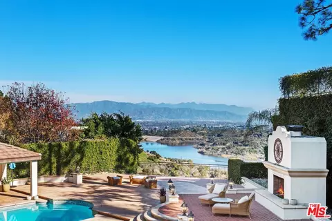 3834 Alonzo Ave, Encino, CA 91316