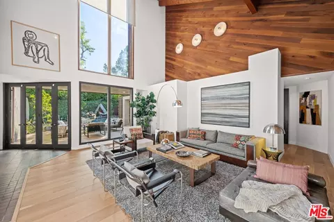 1051 Angelo Dr, Beverly Hills, CA 90210