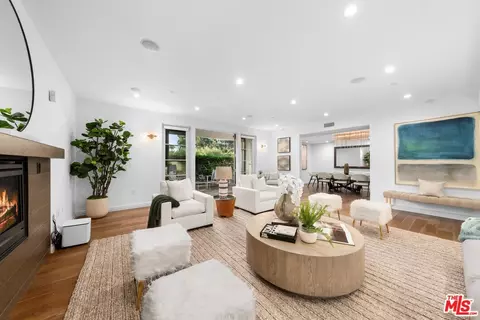 441 S Barrington Ave #110, Los Angeles, CA 90049