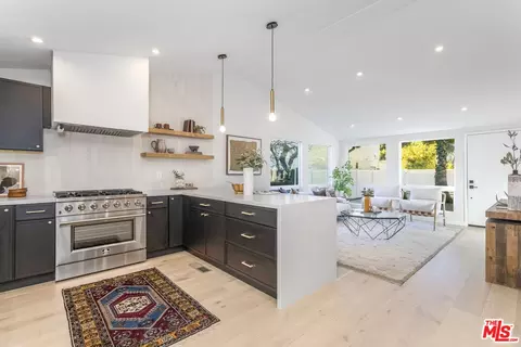 950 N Summit Ave, Pasadena, CA 91103