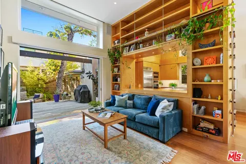 447 Sycamore Rd, Santa Monica, CA 90402
