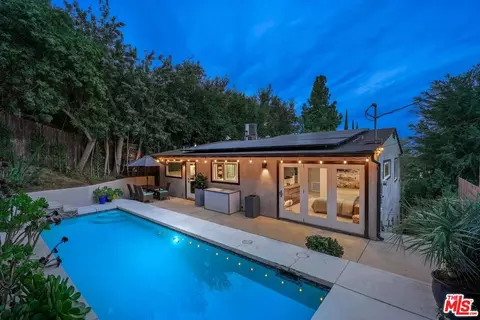 3876 Reklaw Dr, Studio City, CA 91604