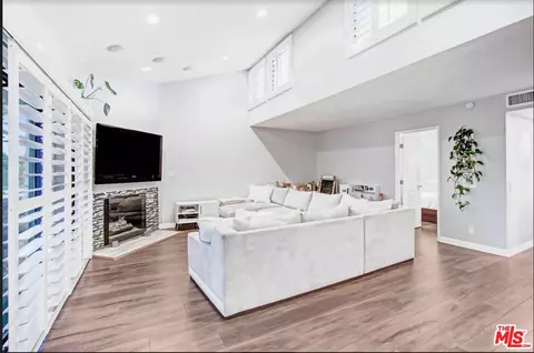 4542 Willis Ave #302, Sherman Oaks, CA 91403