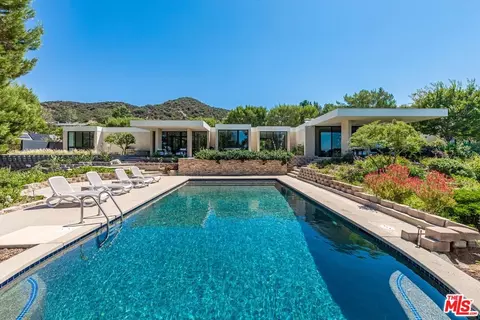 489 Oak Creek Dr, Thousand Oaks, CA 91361