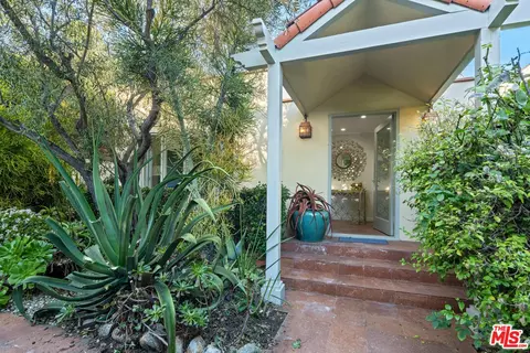 8843 Dorrington Ave, West Hollywood, CA 90048